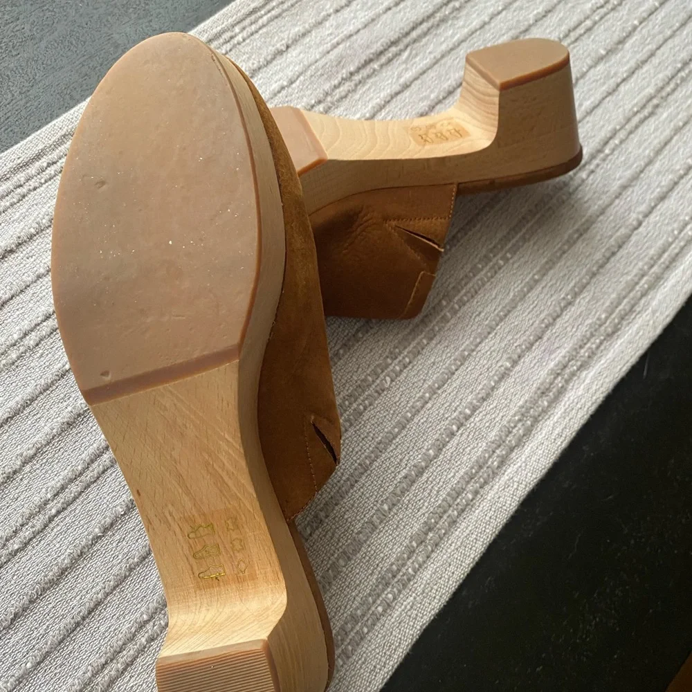 Madewell leather clogs. - Picture 5 of 6